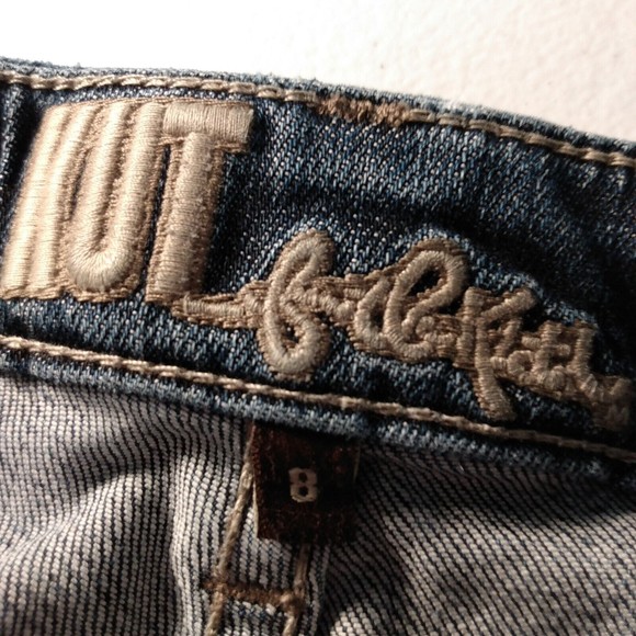 KUT from the Kloth FARRAH Baby BootCut Women's Jeans Size 8 Distressed Raw Hem - Picture 3 of 11